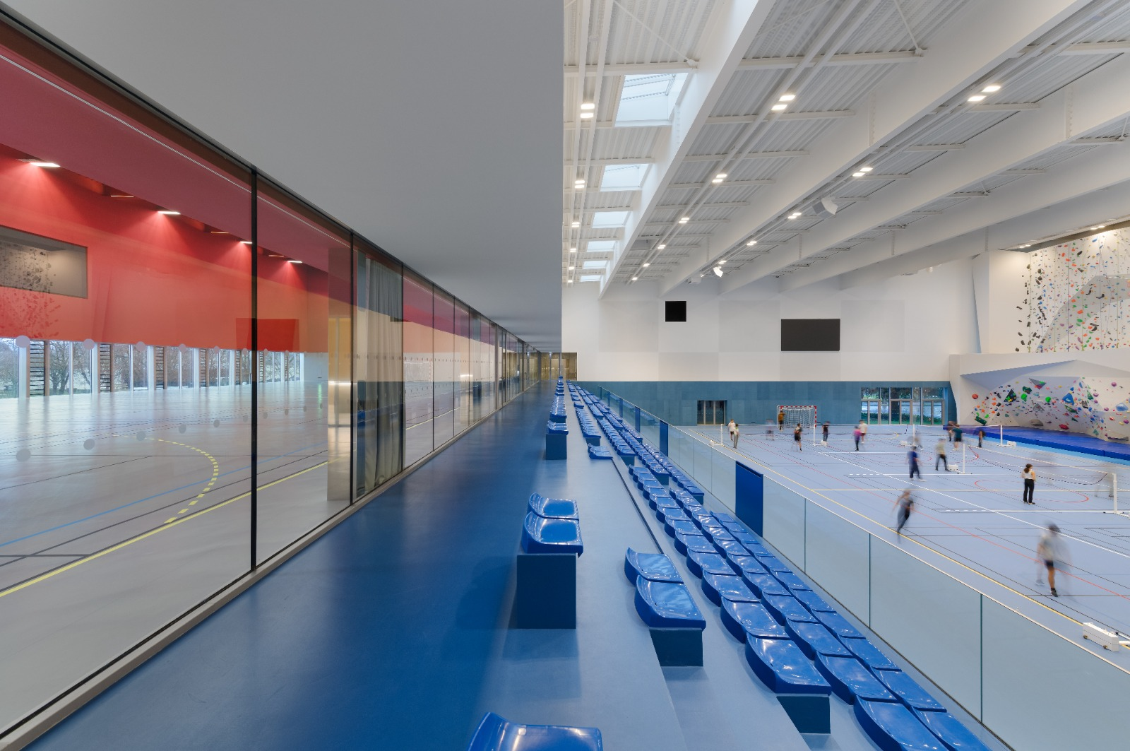 Vue intérieure du Gymnase Jean-Burger à Thionville avec ses espaces sportifs